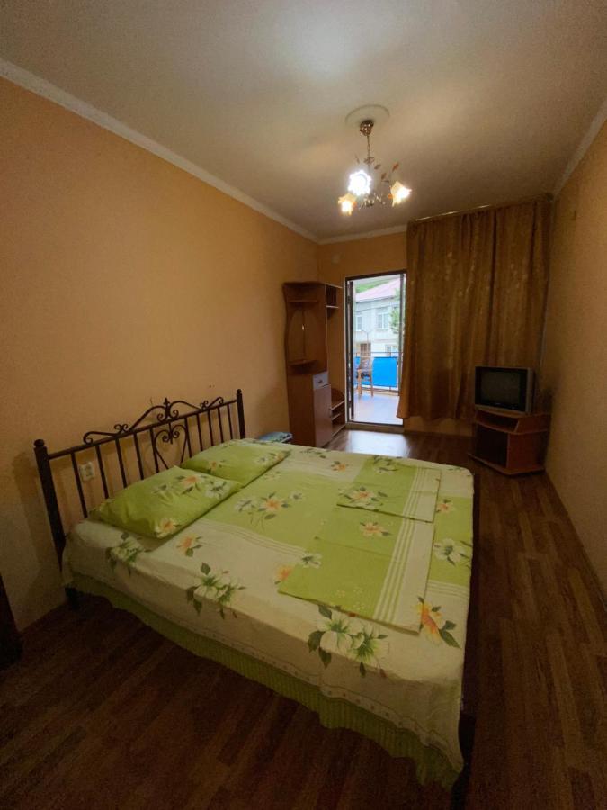 Семейный Дворик Sukhumi Exterior photo