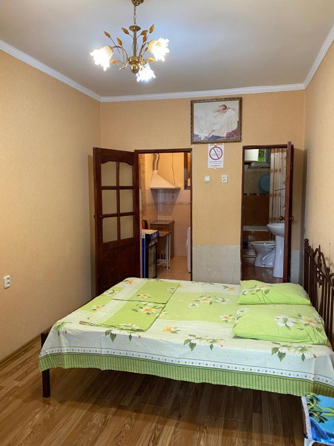 Семейный Дворик Sukhumi Exterior photo