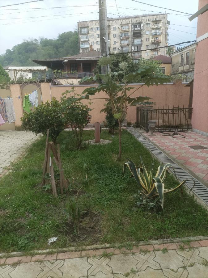 Семейный Дворик Sukhumi Exterior photo